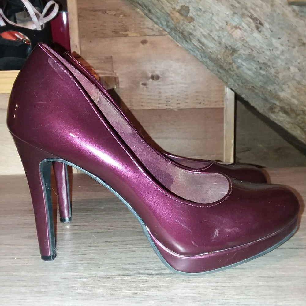 Heels - Picture 2 of 4